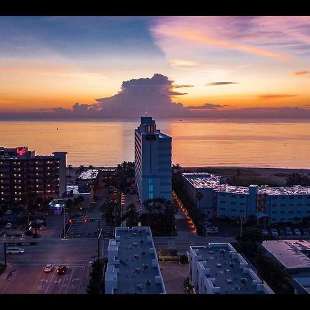 Across The Ocean Few Steps To Beach Contemporary Three Bedroom Townhouse Pompano Beach Exterior photo