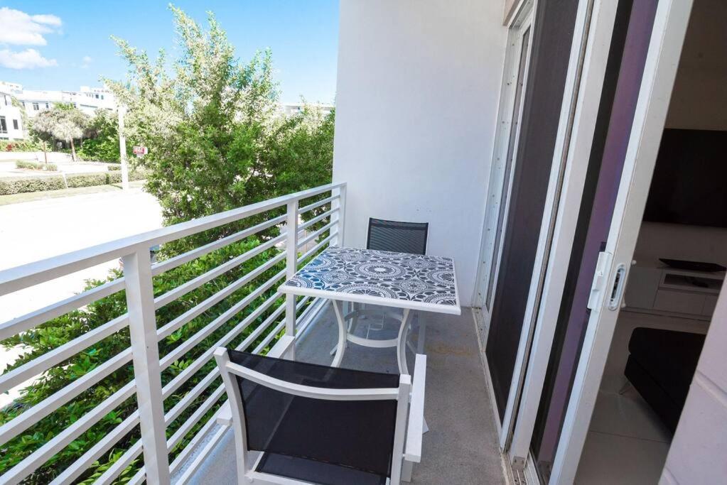 Across The Ocean Few Steps To Beach Contemporary Three Bedroom Townhouse Pompano Beach Exterior photo